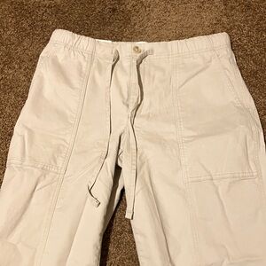 BANANA REPUBLIC. Cream Tapered Ankle Chino Pants. Size M. Elastic waist. NWT
